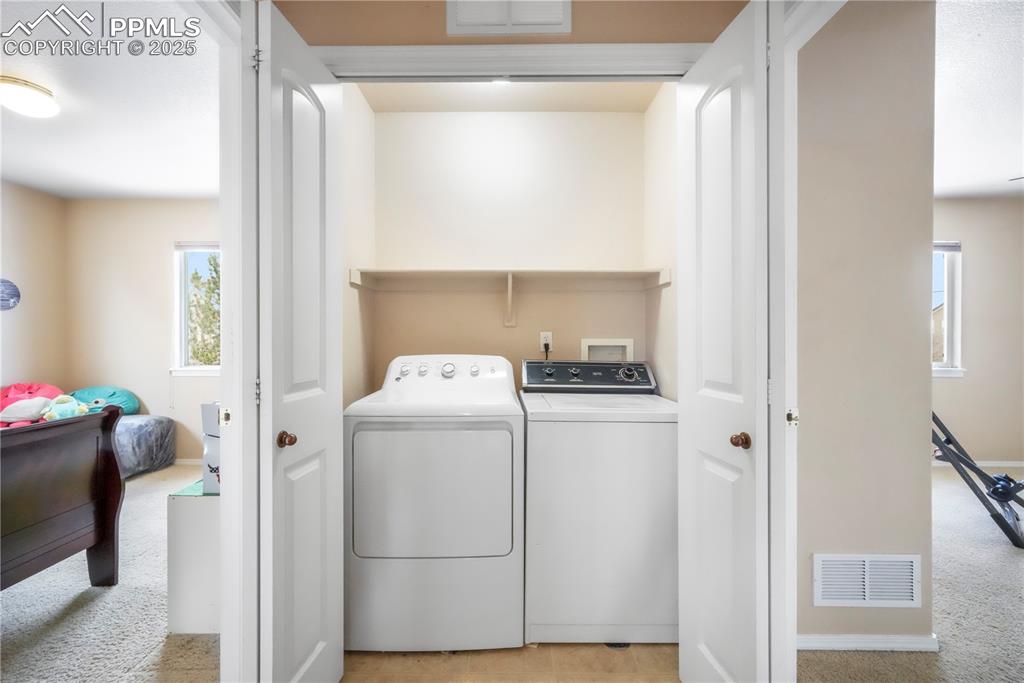 Image 28 of 50: Laundry