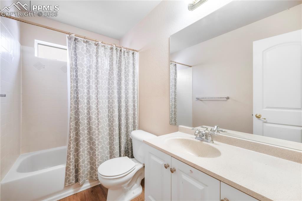 Image 38 of 50: Bathroom