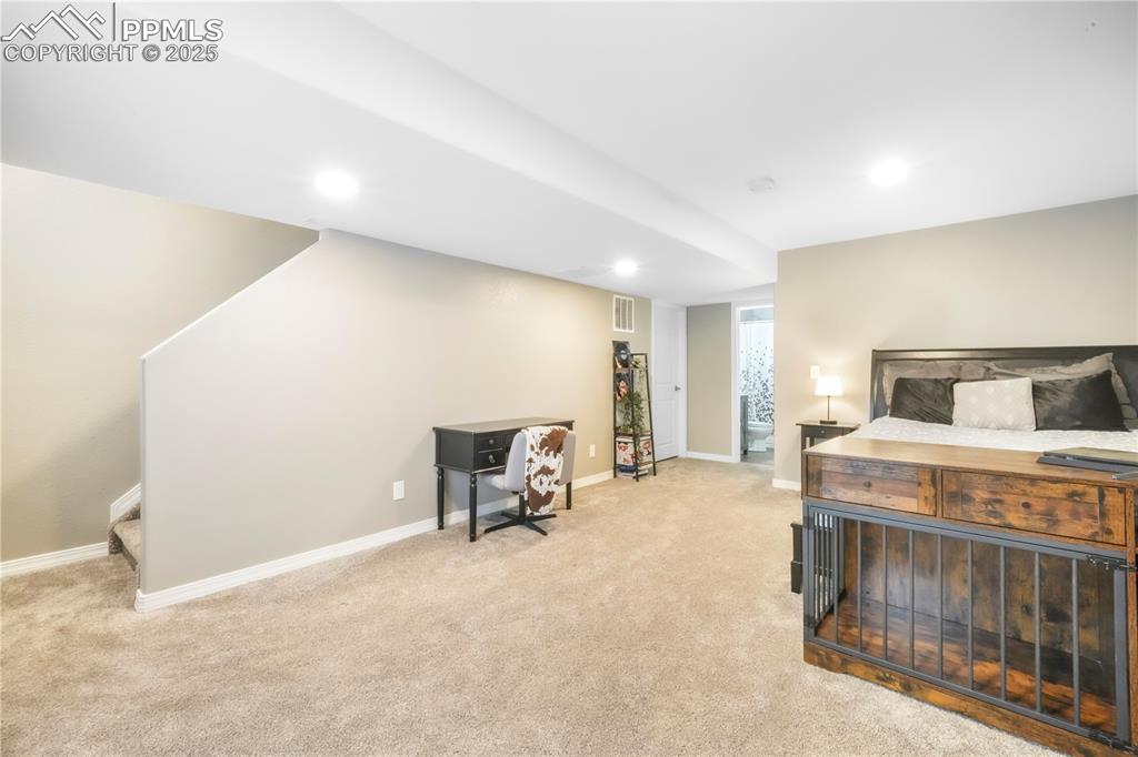 Image 40 of 50: Bedroom