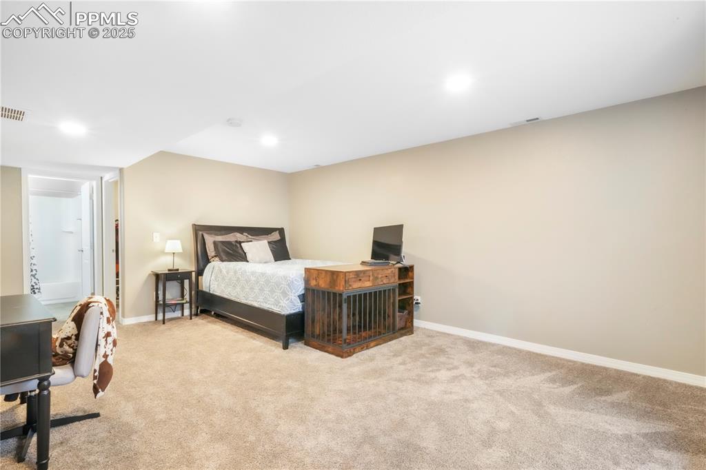 Image 41 of 50: Bedroom