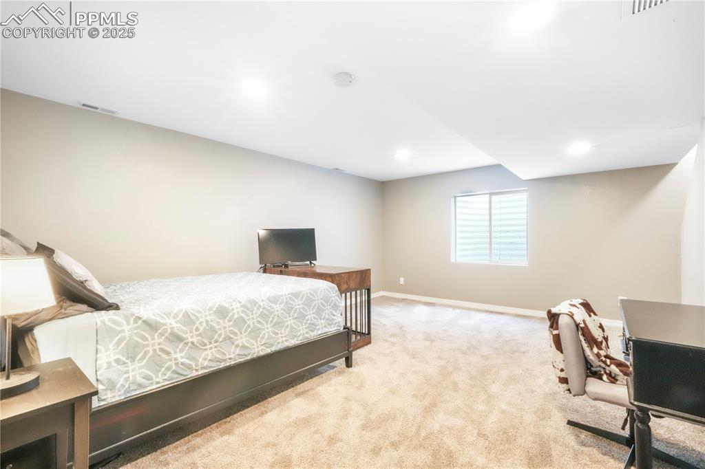 Image 42 of 50: Bedroom