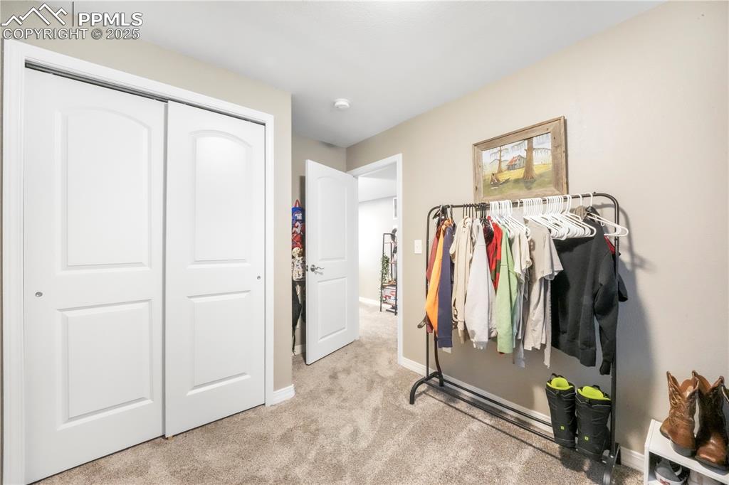 Image 45 of 50: Closet