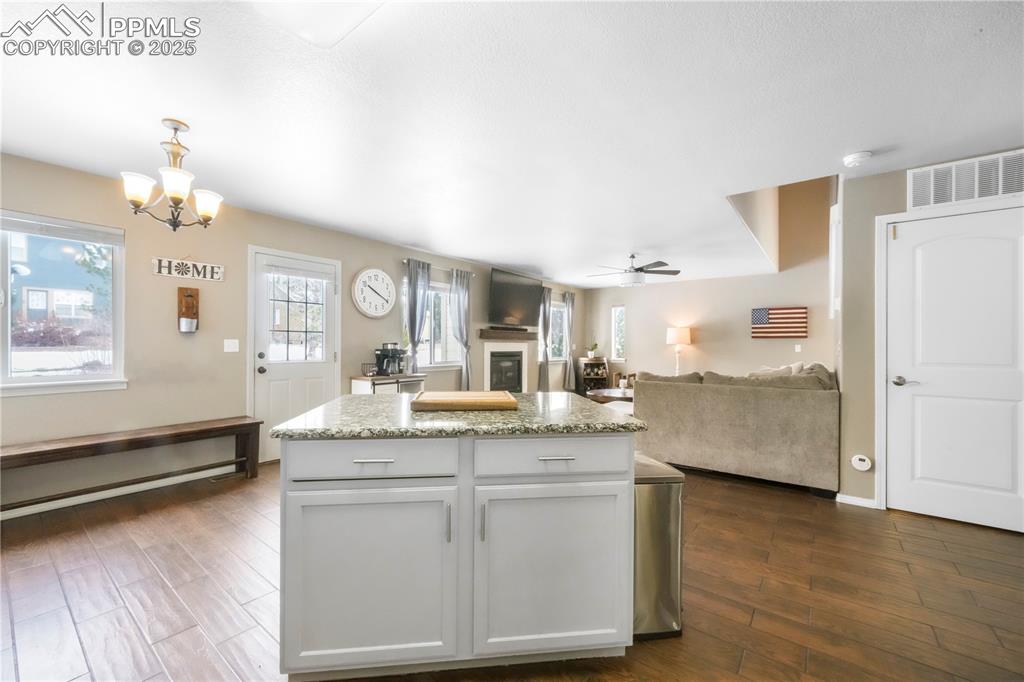 Image 6 of 50: Kitchen