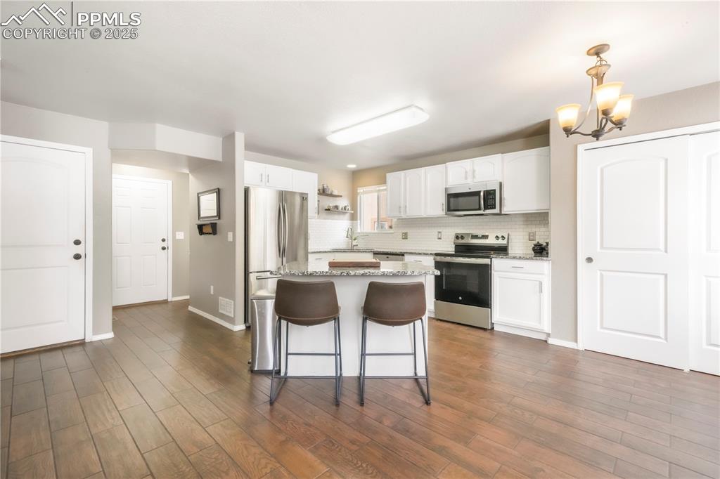 Image 9 of 50: Kitchen