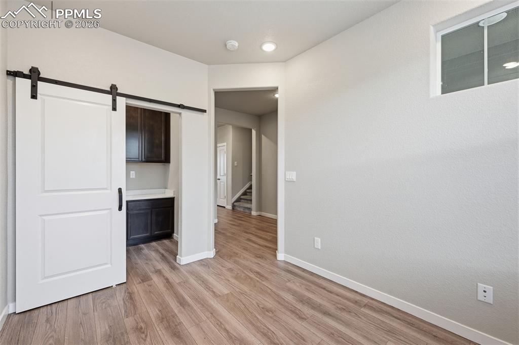 Image 16 of 46: Office