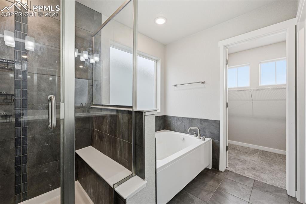 Image 19 of 46: Bathroom