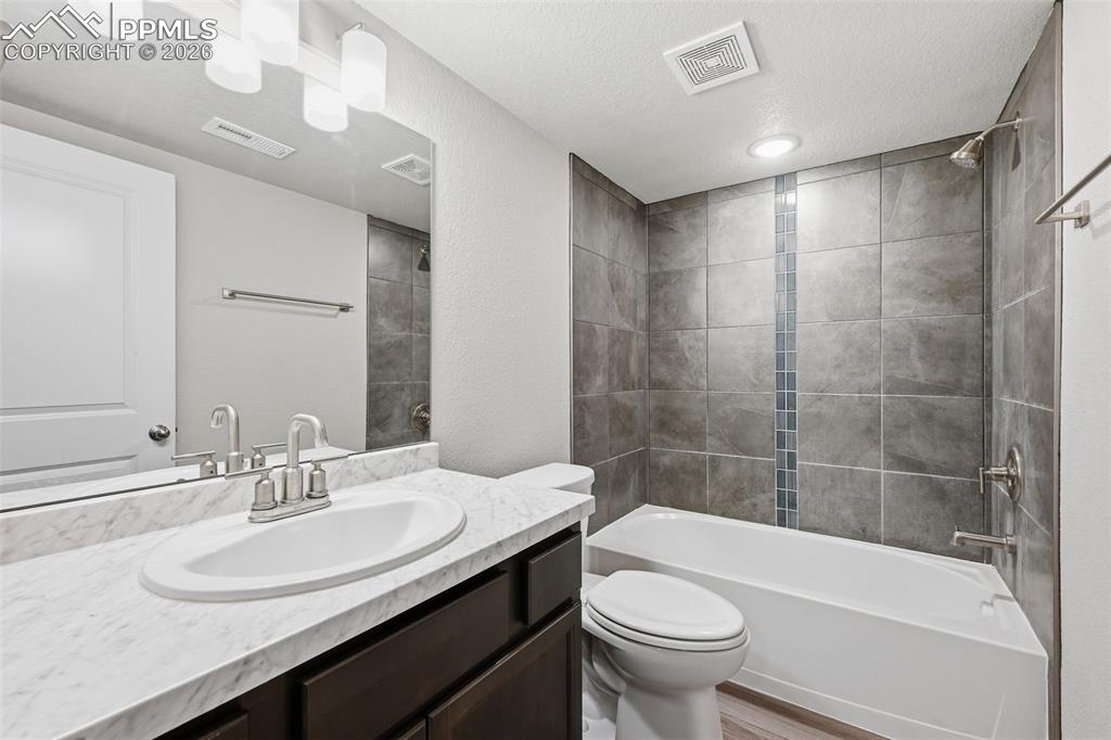 Image 39 of 46: Bathroom