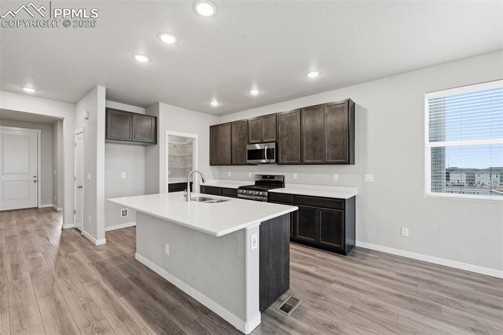 Image 7 of 46: Kitchen