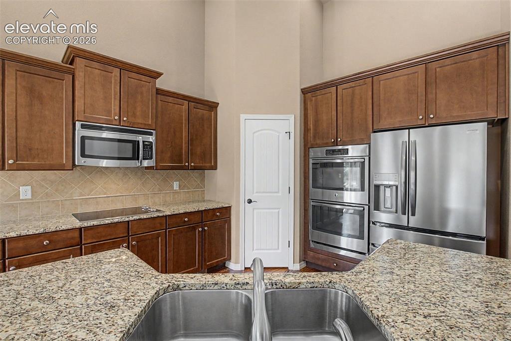 Image 6 of 34: Kitchen
