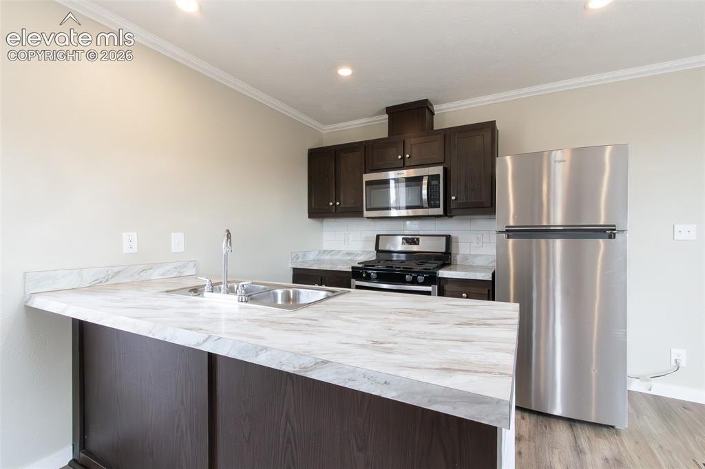 Image 10 of 33: Kitchen