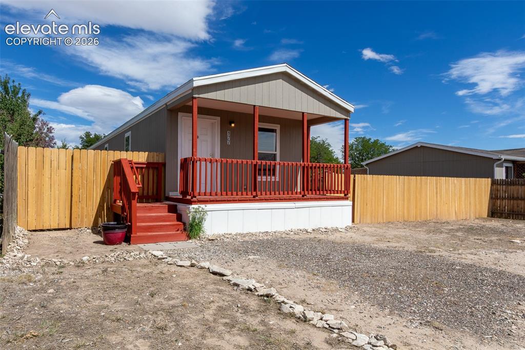 Image 3 of 33: Front of Structure