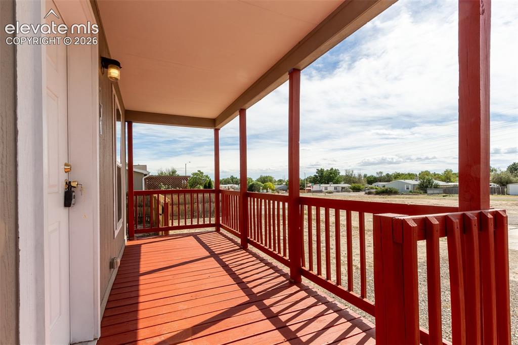 Image 4 of 33: Deck