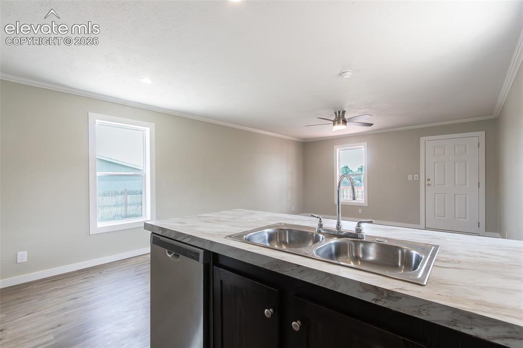 Image 8 of 33: Kitchen