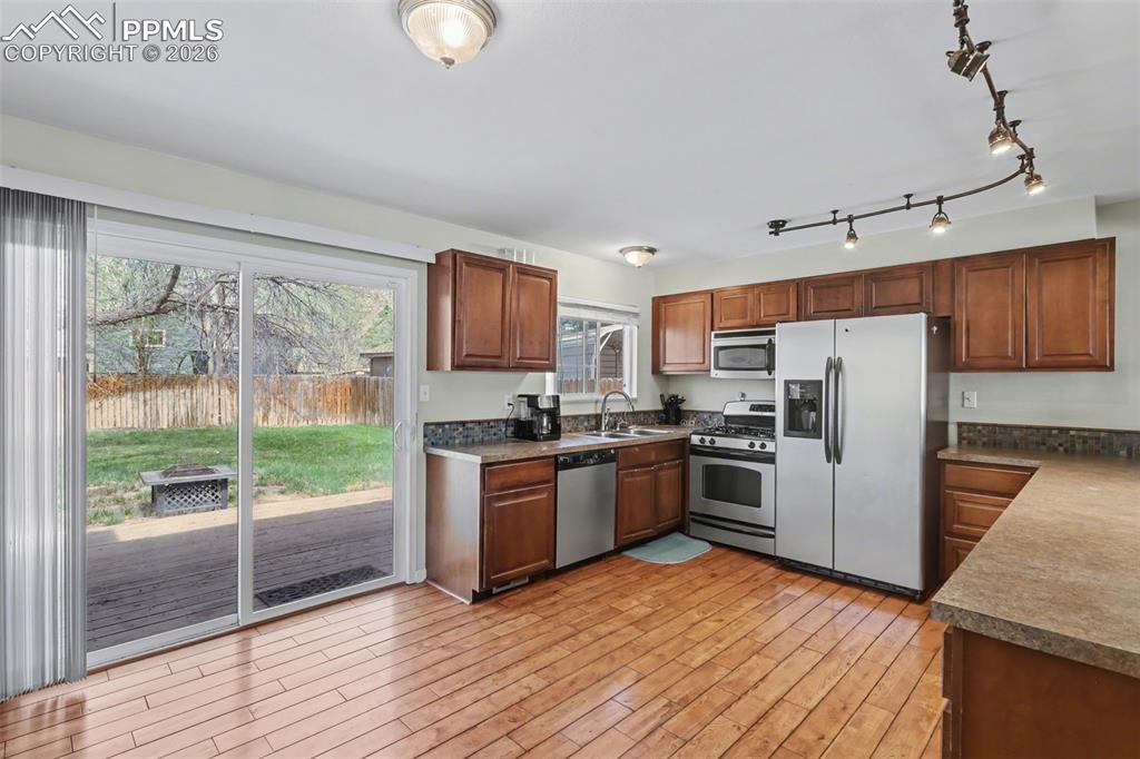 Image 10 of 35: Kitchen