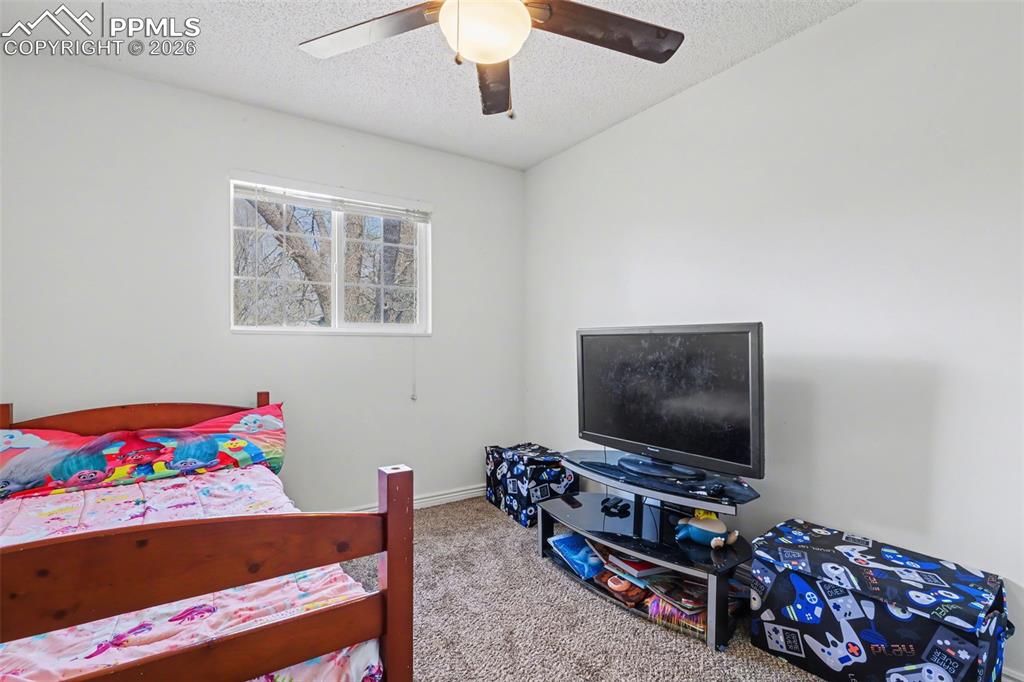 Image 17 of 35: Bedroom