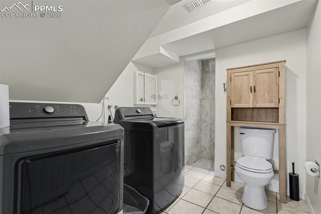 Image 21 of 35: Laundry