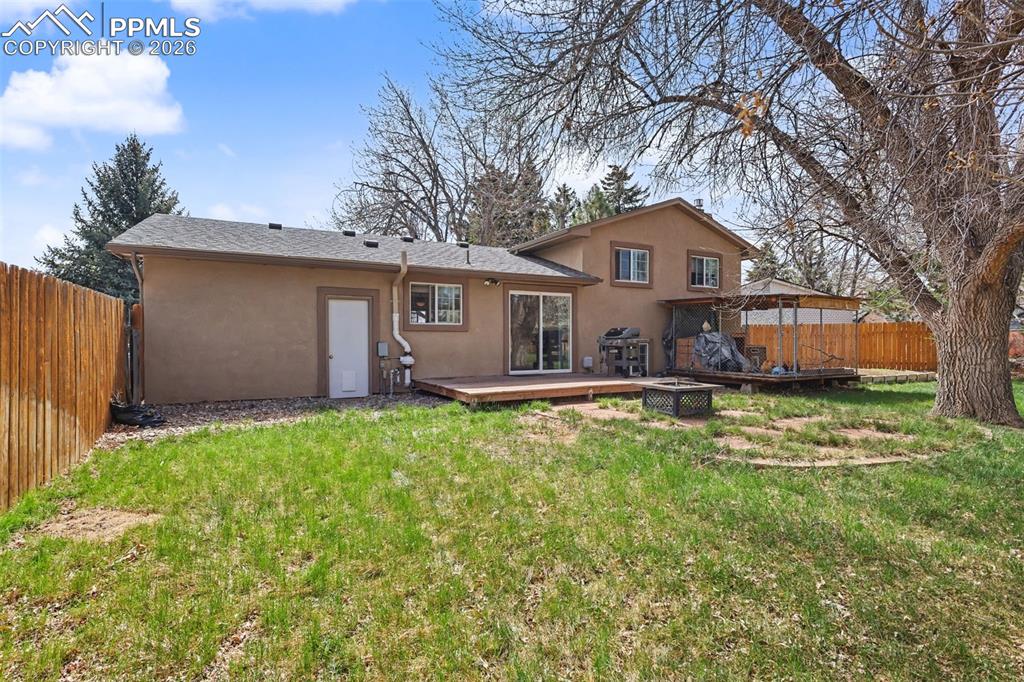 Image 25 of 35: Back of Structure