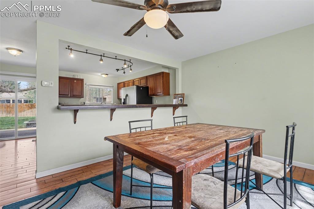 Image 8 of 35: Dining Area