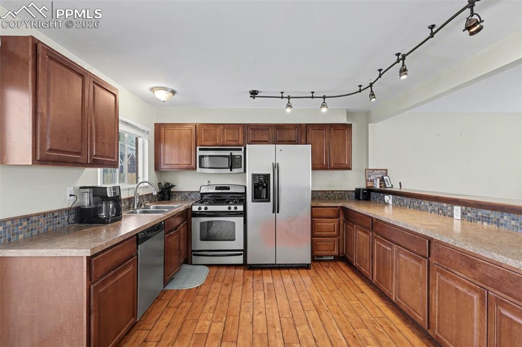 Image 9 of 35: Kitchen