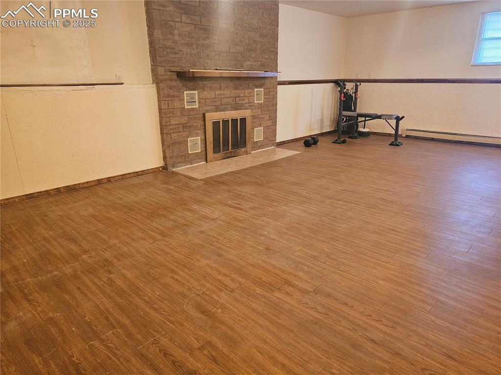 Image 10 of 25: Living Room