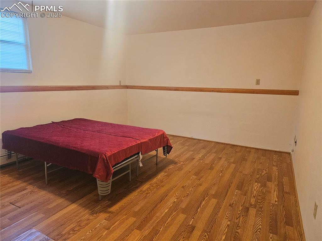 Image 13 of 25: Bedroom