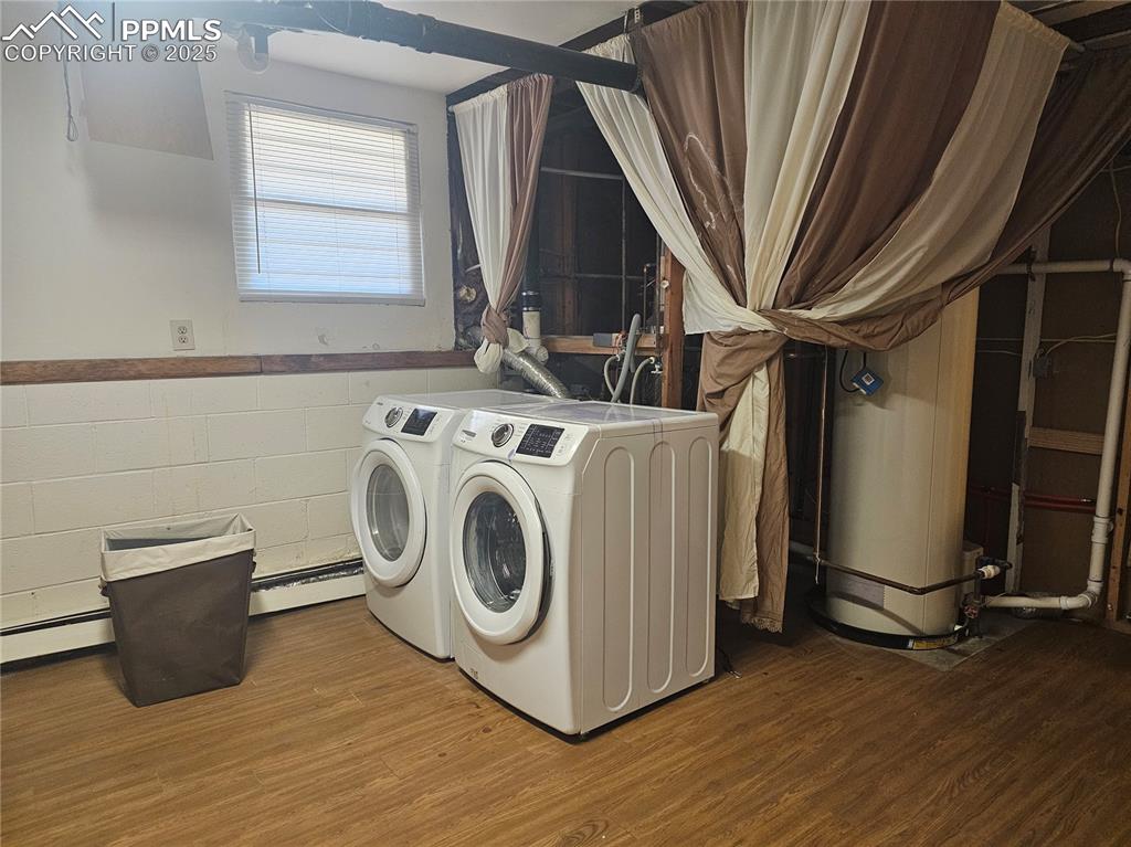 Image 14 of 25: Laundry