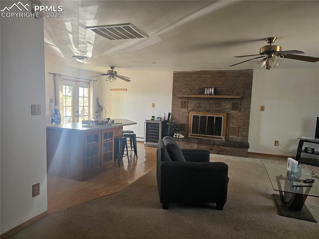 Image 3 of 25: Living Room