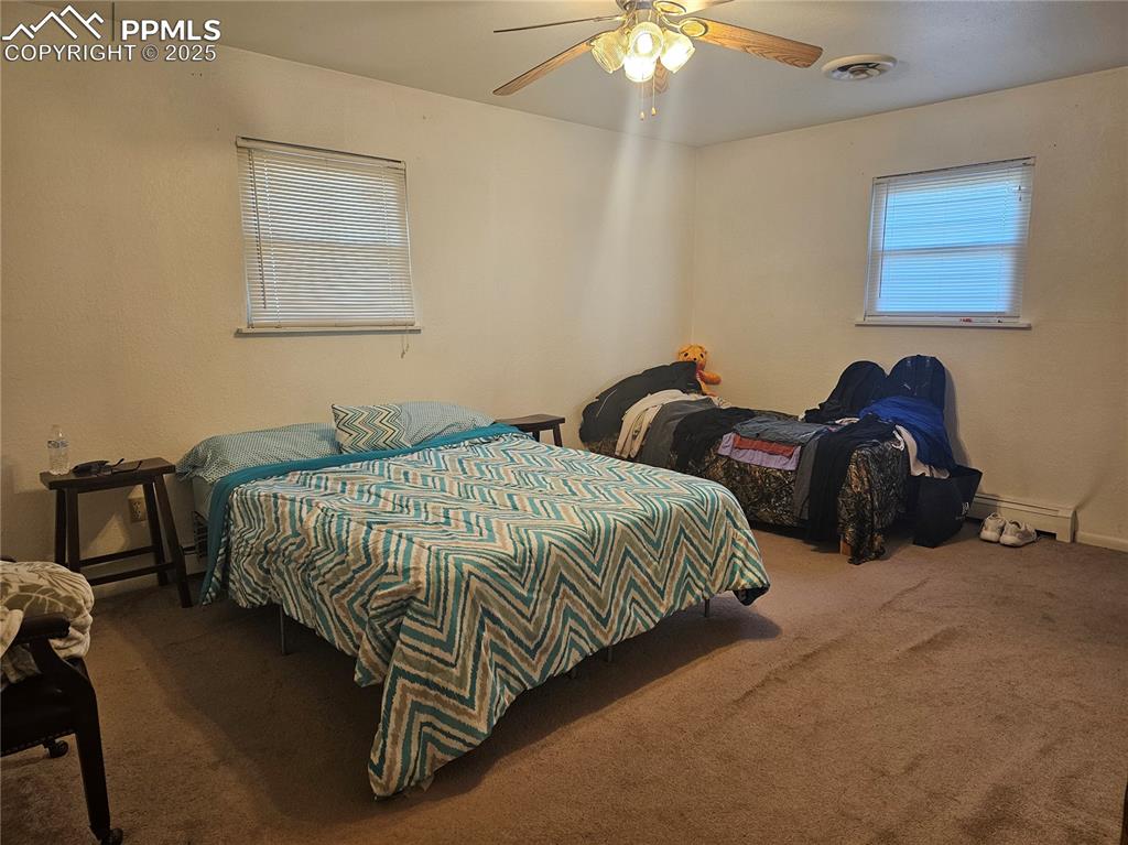 Image 5 of 25: Bedroom