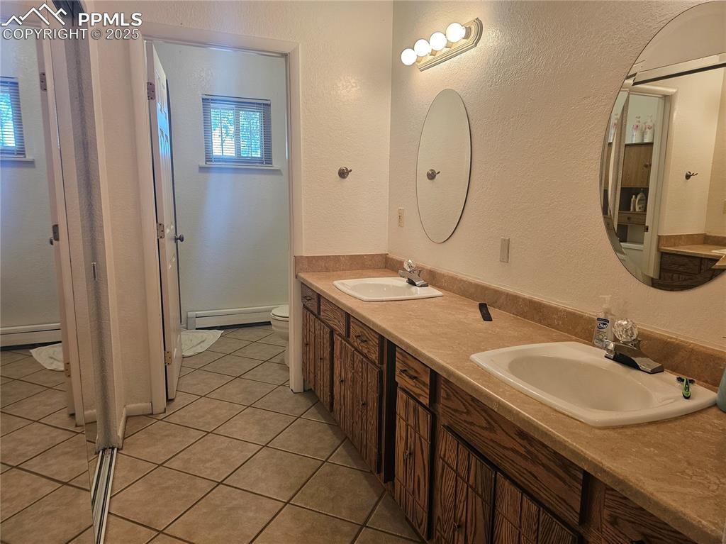 Image 6 of 25: Bathroom