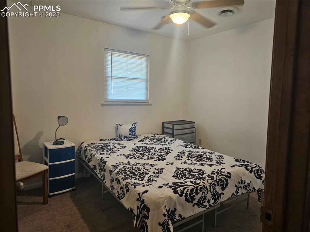 Image 7 of 25: Bedroom