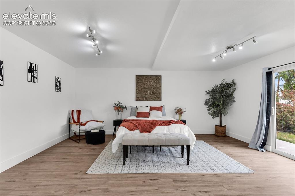 Image 15 of 23: Bedroom