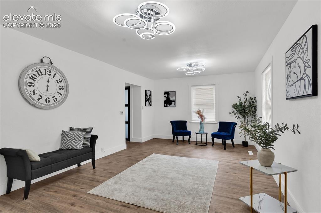 Image 2 of 23: Sitting Room