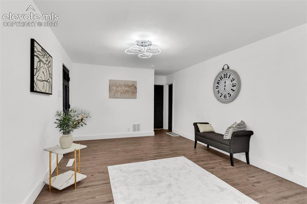 Image 4 of 23: Sitting Room