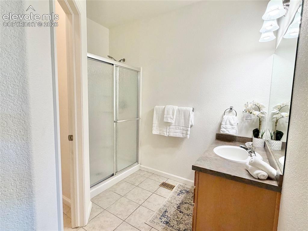 Image 11 of 16: Bathroom