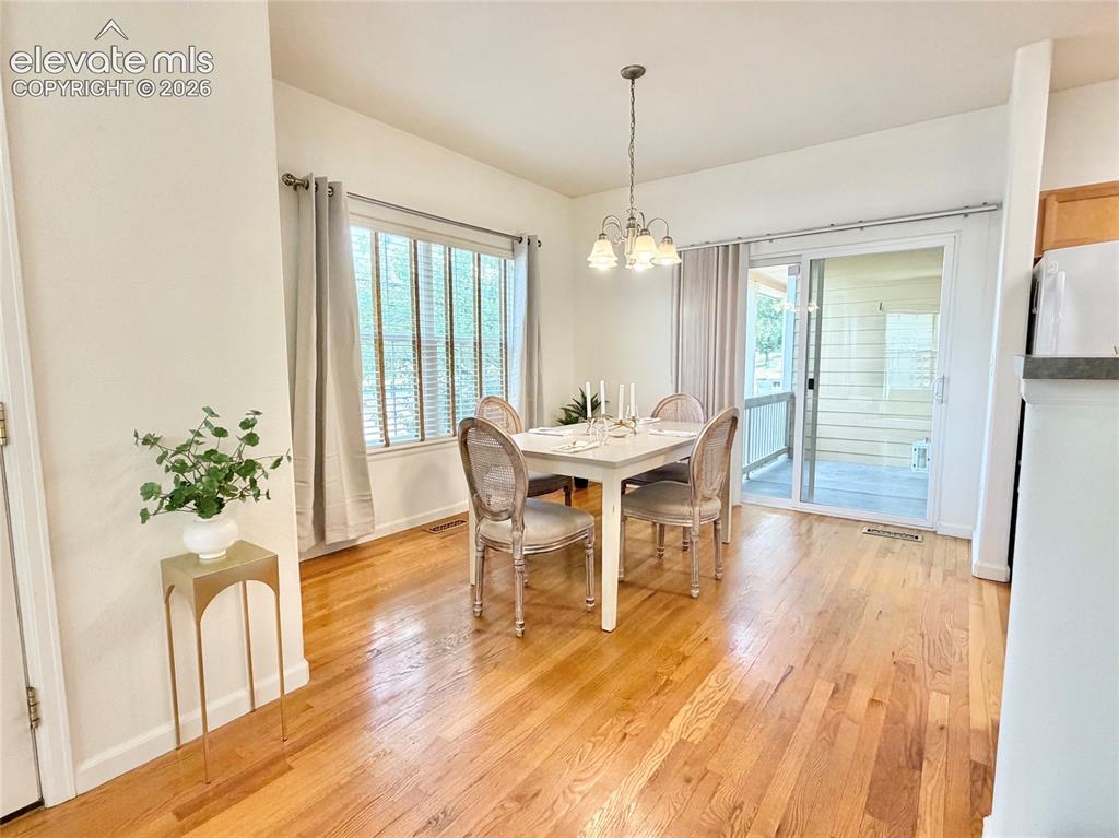 Image 5 of 16: Dining Area