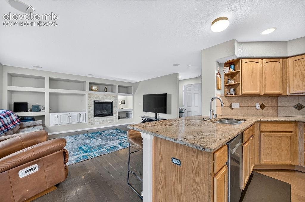 Image 10 of 48: Kitchen