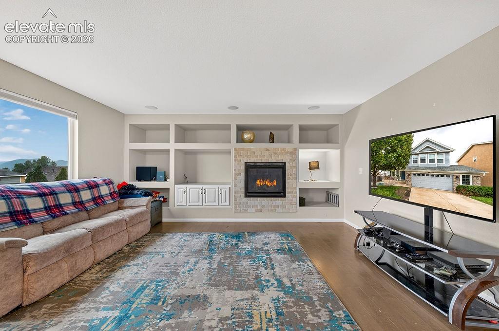 Image 14 of 48: Living Room