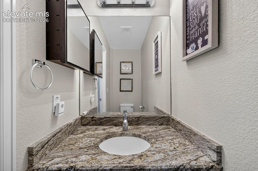 Image 16 of 48: Bathroom