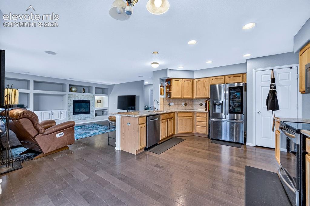 Image 9 of 48: Kitchen