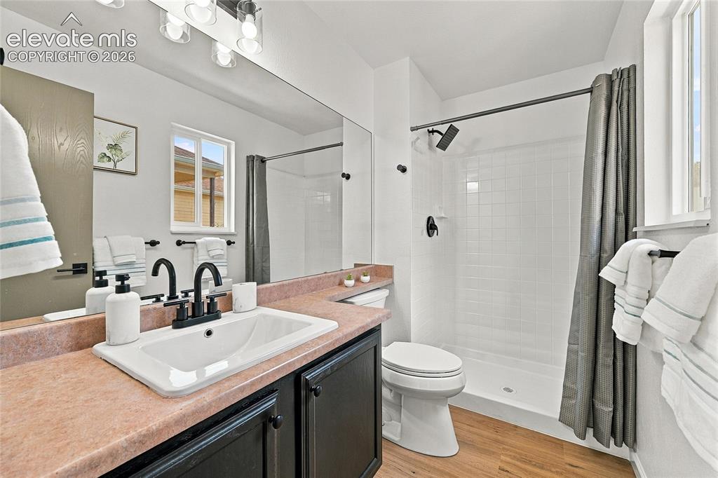 Image 21 of 26: Bathroom