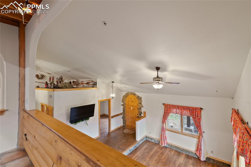 Image 18 of 46: Living Room