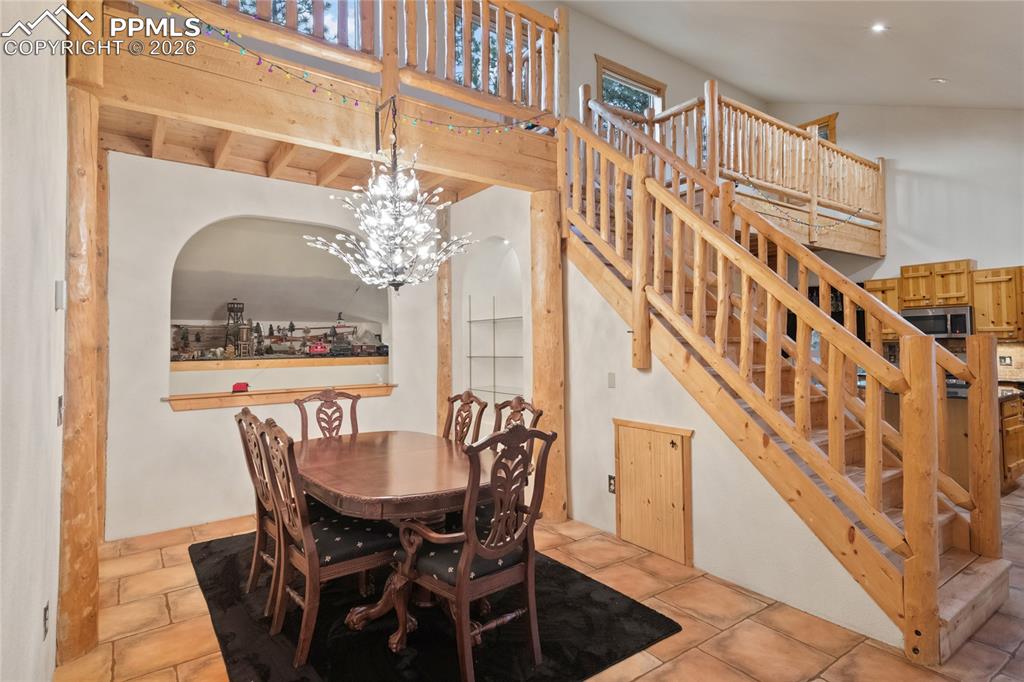 Image 19 of 46: Dining Area
