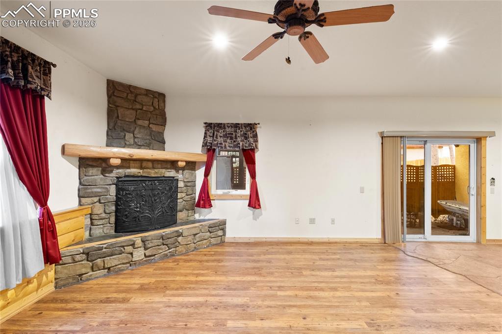 Image 33 of 46: Family Room