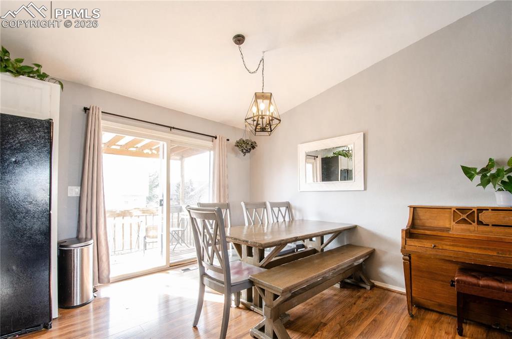 Image 12 of 43: Dining Area