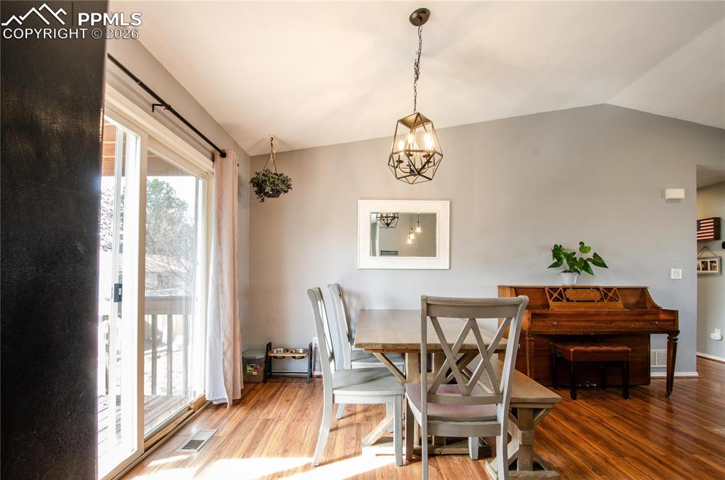 Image 13 of 43: Dining Area