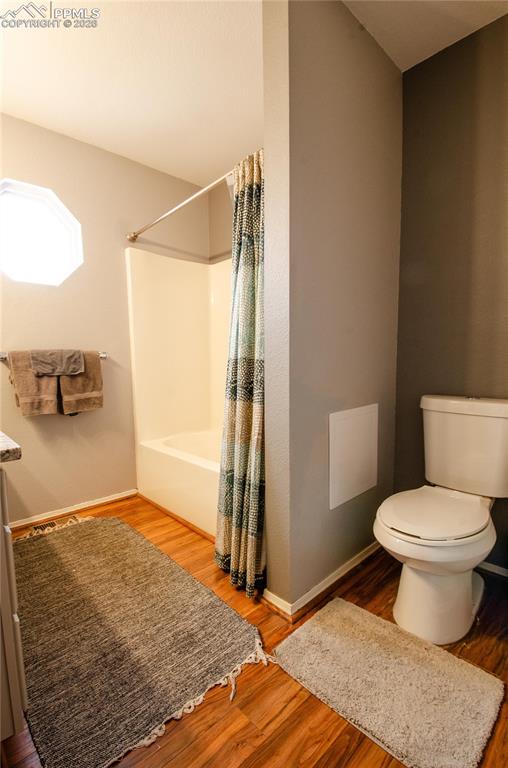 Image 32 of 43: Bathroom