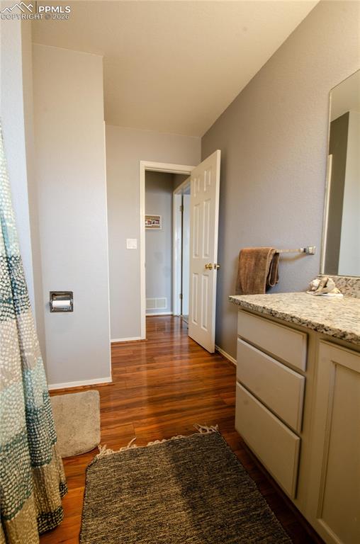 Image 33 of 43: Bathroom