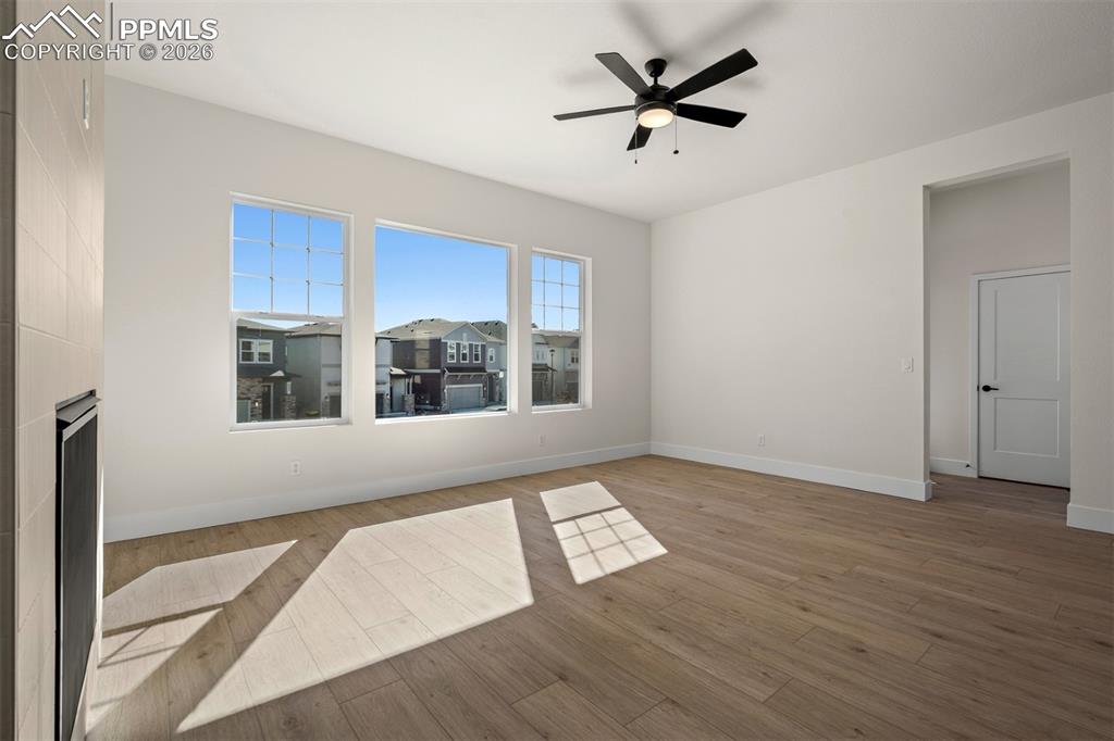 Image 11 of 35: Living Room