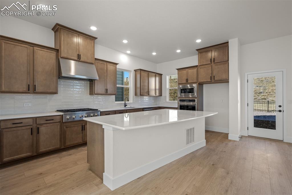 Image 13 of 35: Kitchen