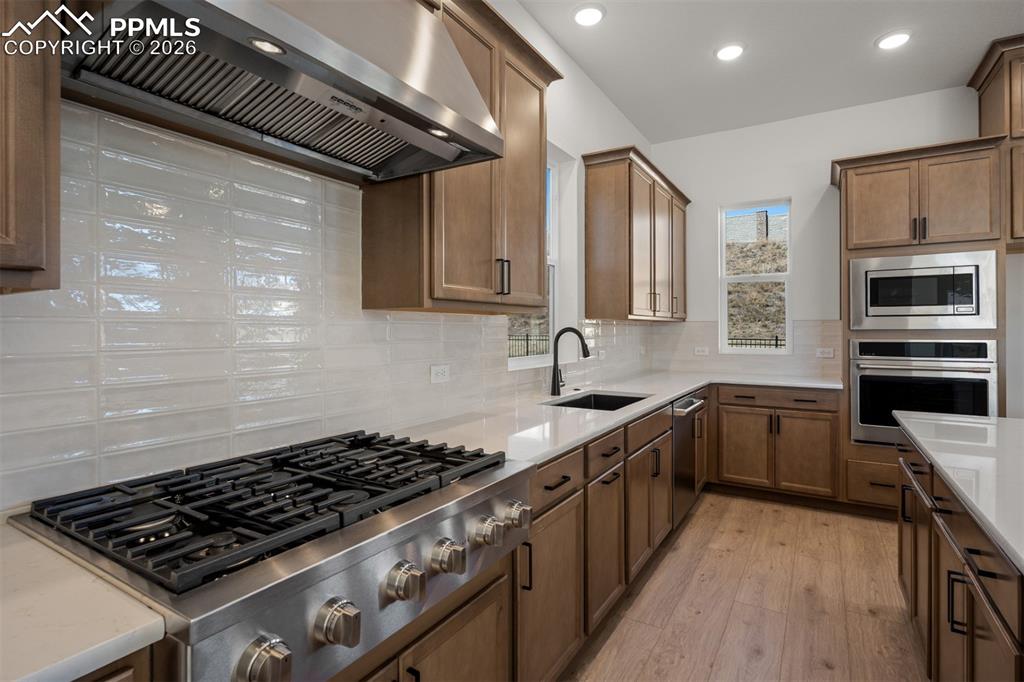 Image 17 of 35: Kitchen